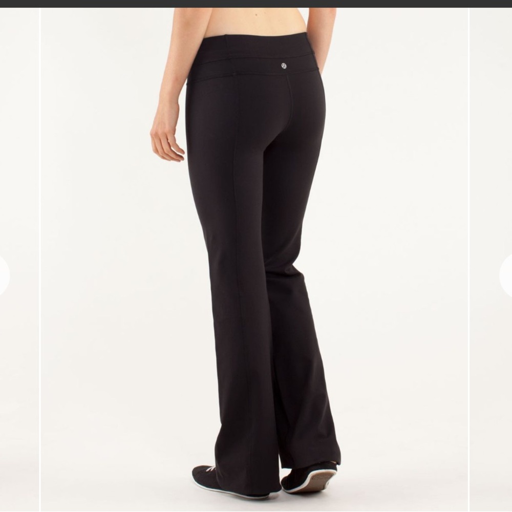 Lululemon- Reversible- Black- Mid Rise- Skinny Groove Pant - Size 6 Long